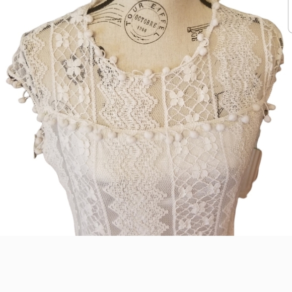 White and pink dresses . - Picture 7 of 10